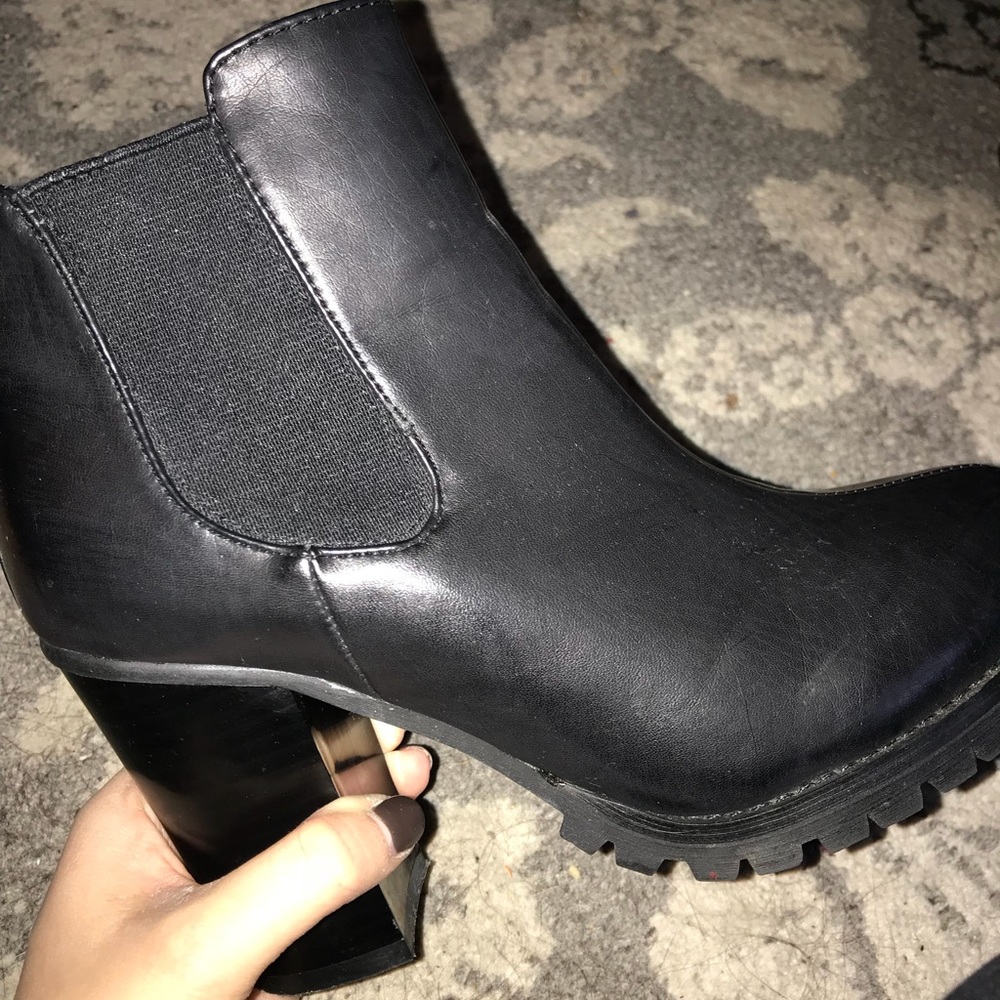 Chinese Laundry Heeled Chelsea boot